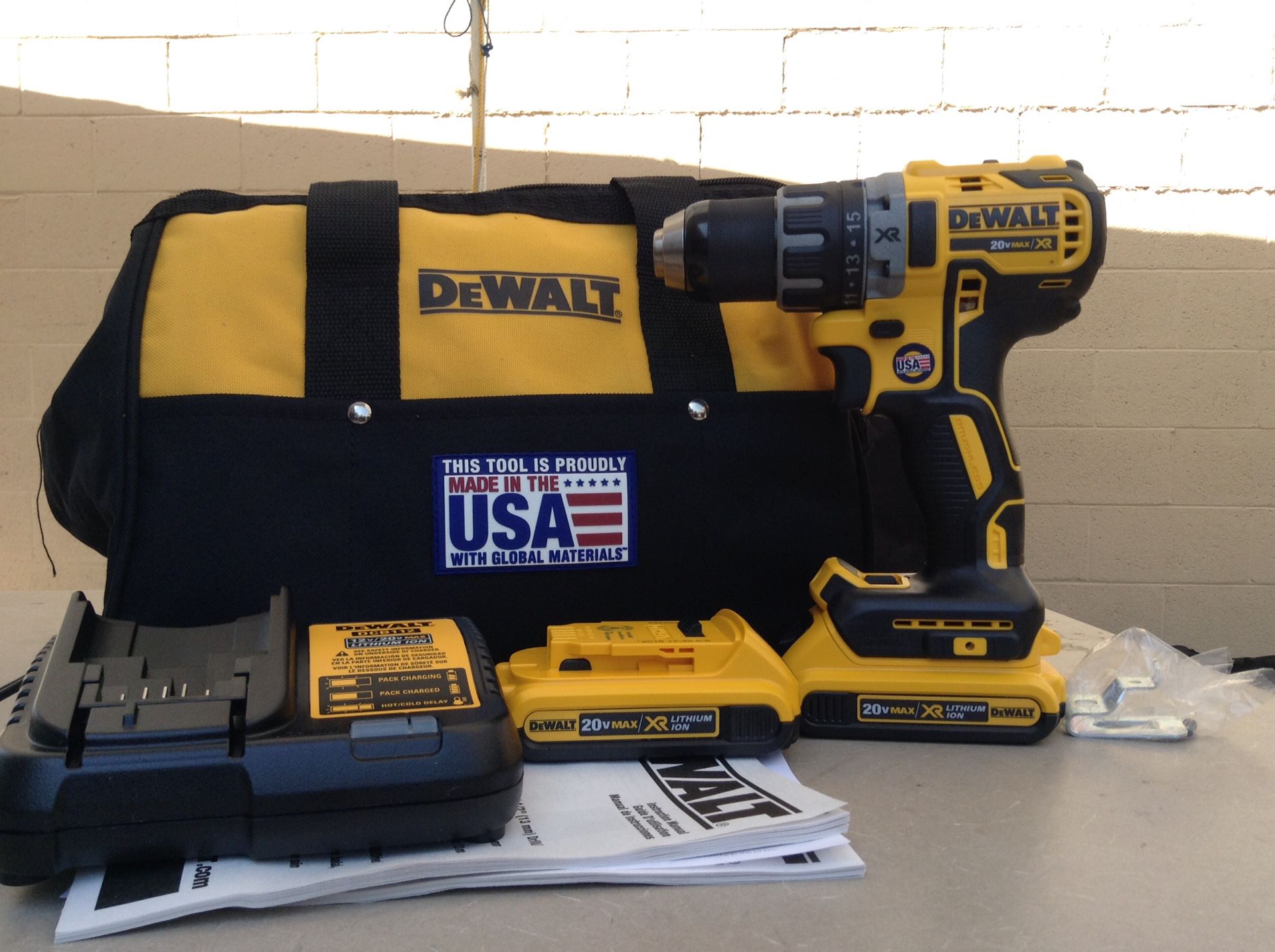DEWALT DCD791 20V MAX XR LI-ION BRUSHLESS COMPACT DRILL DRIVER WITH (2) BATTERIES (1) CHARGER AND TOOL for Sale Lakewood, CA - OfferUp