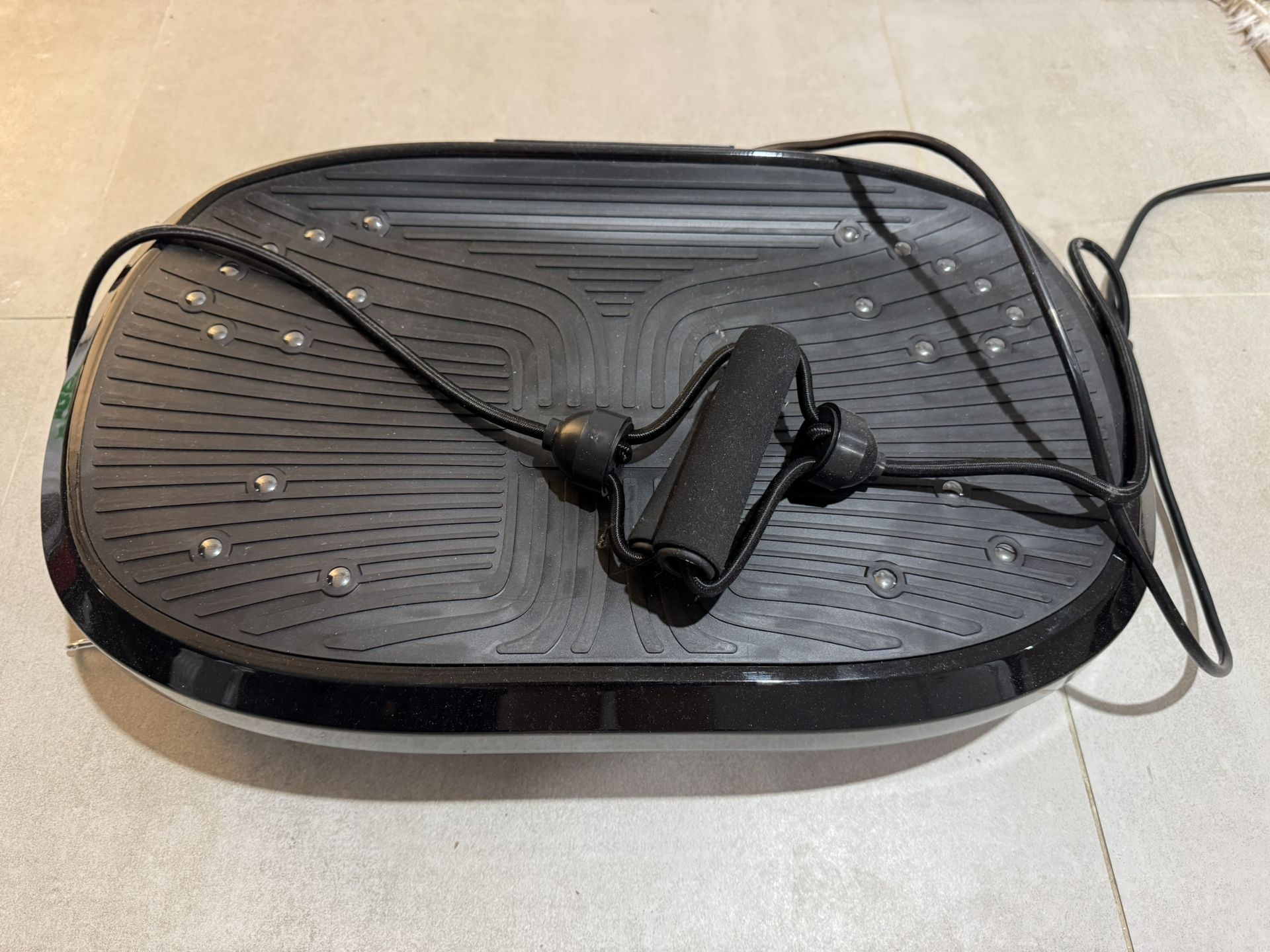 Vibration Plate Exercise Machine with Resistance Bands