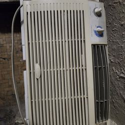 Whirlpool  Window Airconditioner 5,000 BTU 