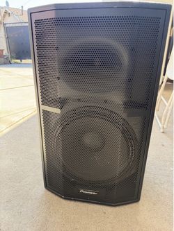 2 Pioneer Speakers