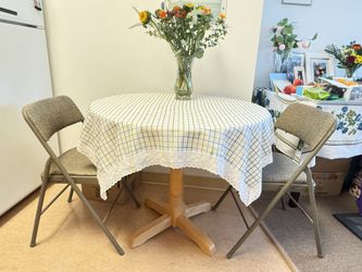 36”D Round Wooden Drop-Leaf Pedestal Table / chairs