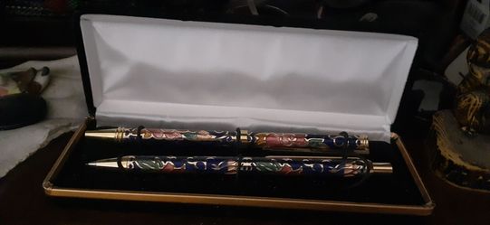 Set 2 pens ball point 79936 New w velvet box