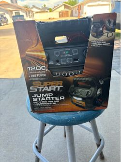 Jumper y compressor super start Brand new $150. Costo regular en Auto zone. $200. OBO.