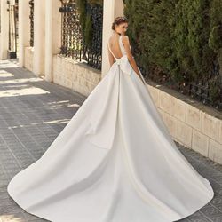 NEW Bridal Dress/ Vestido De Novia NUEVO 