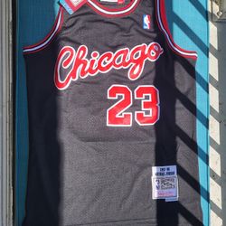 MENS M&N 95-96 BULLS #23  LG 🌟 MICHAEL JORDAN JERSEY🌟 