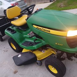 John Deere X300 Riding Mower Lawn Tractor 