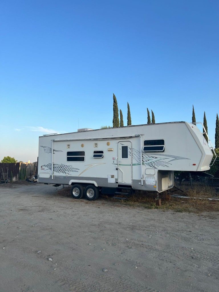 2005 toy hauler