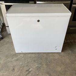 GE FREEZER Excellent Condition 7.0 Cu Ft