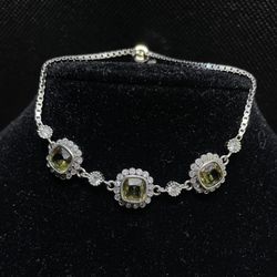 Beautiful Bracelet With Box 