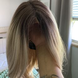 Short Ombré Blonde Wig 