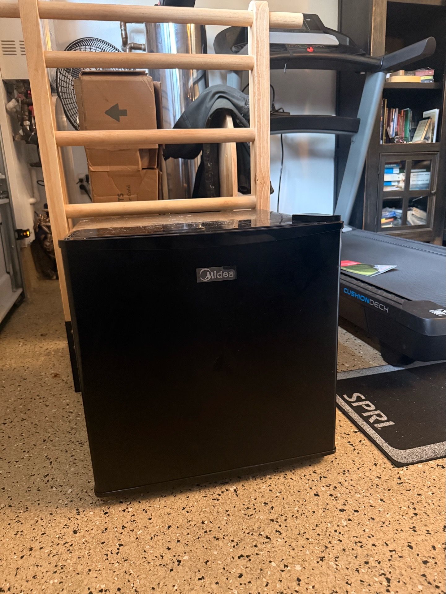 Mini fridge refrigerator freezer