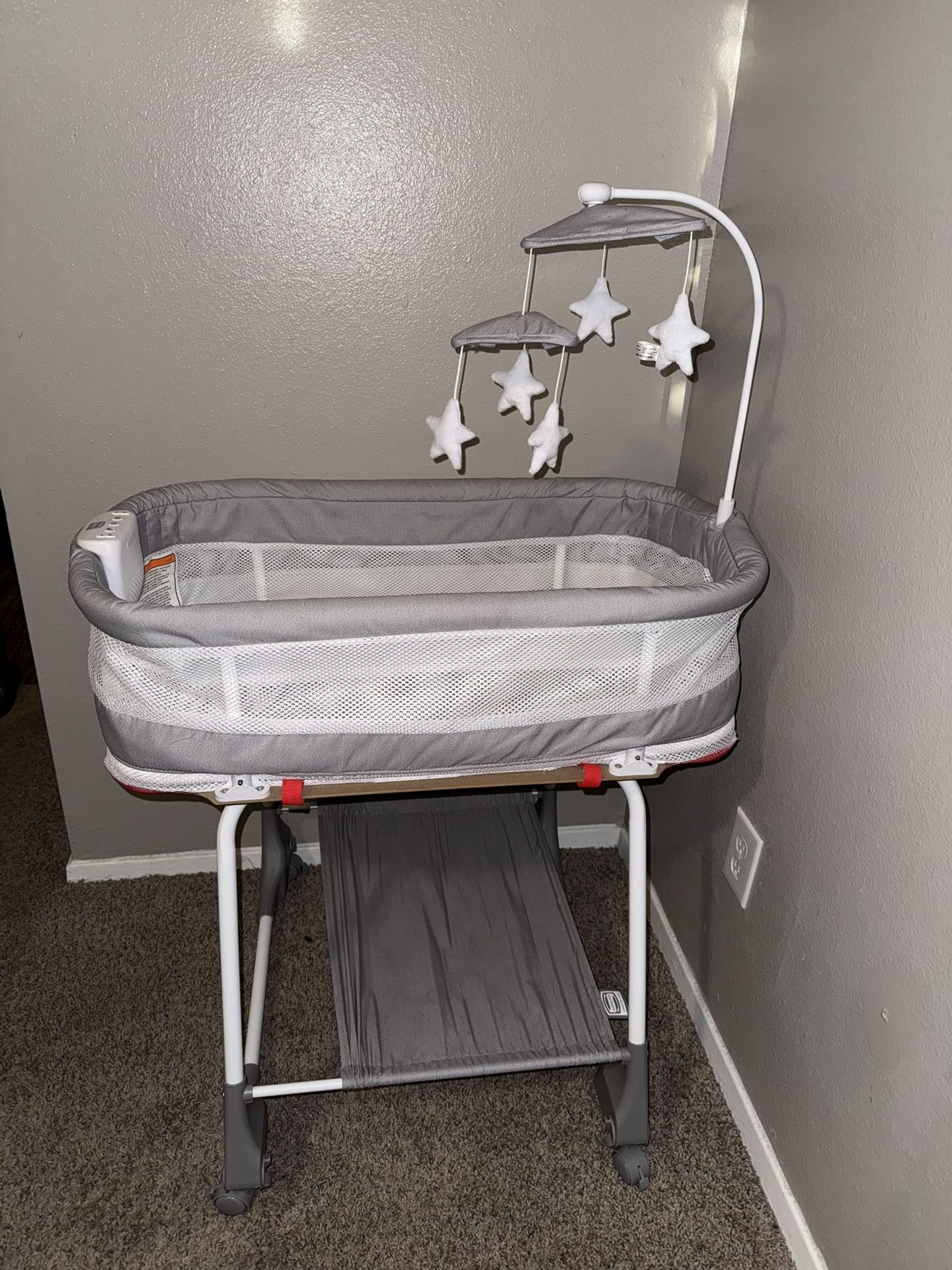 Brand New Baby Bassinet