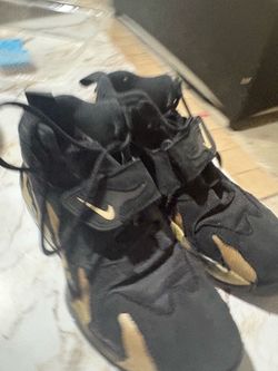 Nike Deions Size 8