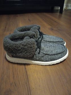 WOMEN'S HEY DUDE SHOES SIZE 8