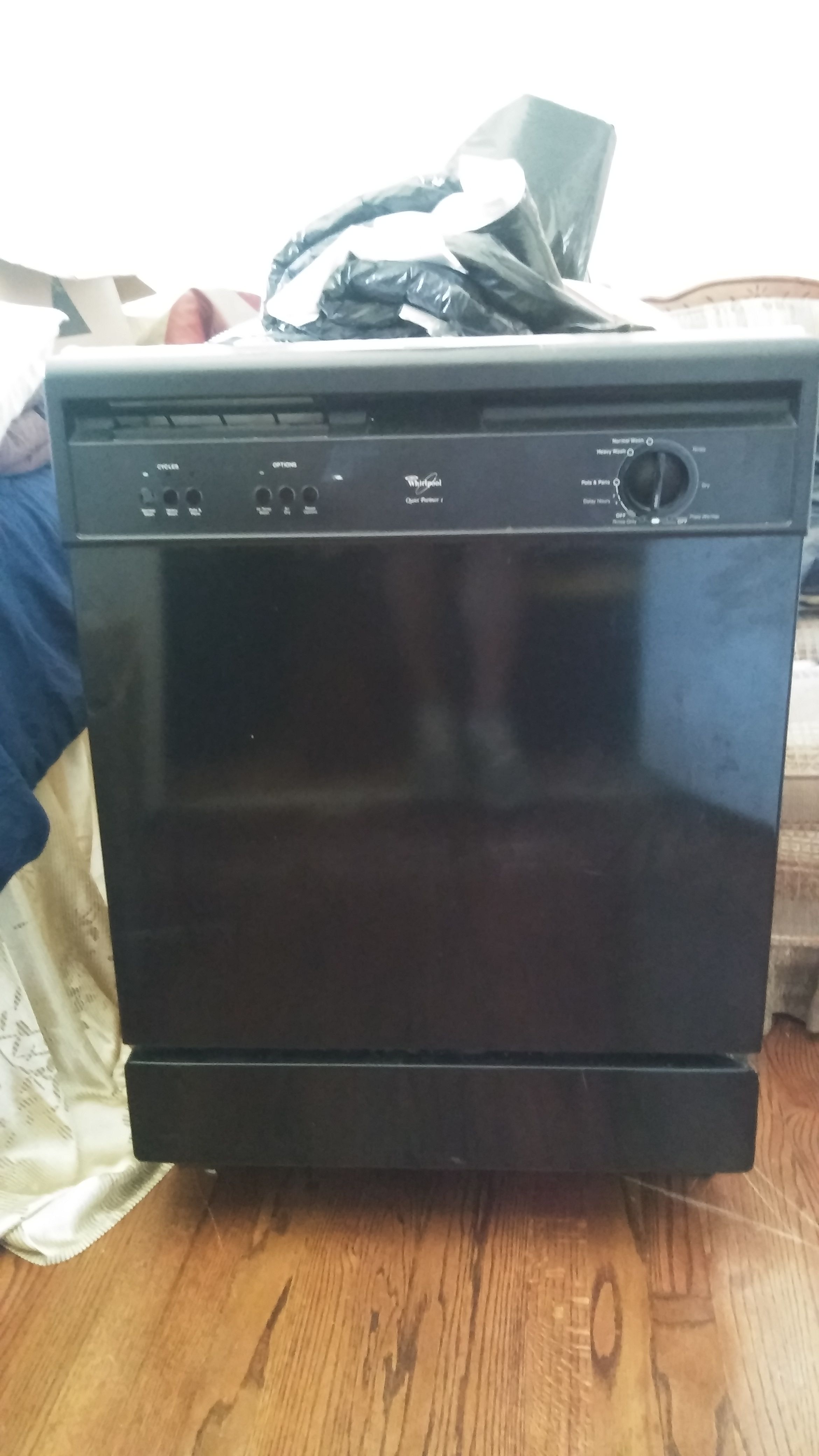 Whirlpool 3 cycle dish washer, with all the bells & whistles