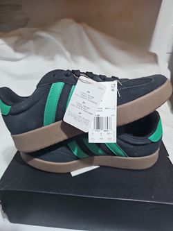 New Adidas Barreda Black Green Gum Men’s 8 Casual Athletic Shoes size 6.5M