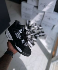 Jordan 4’s White Thunder
