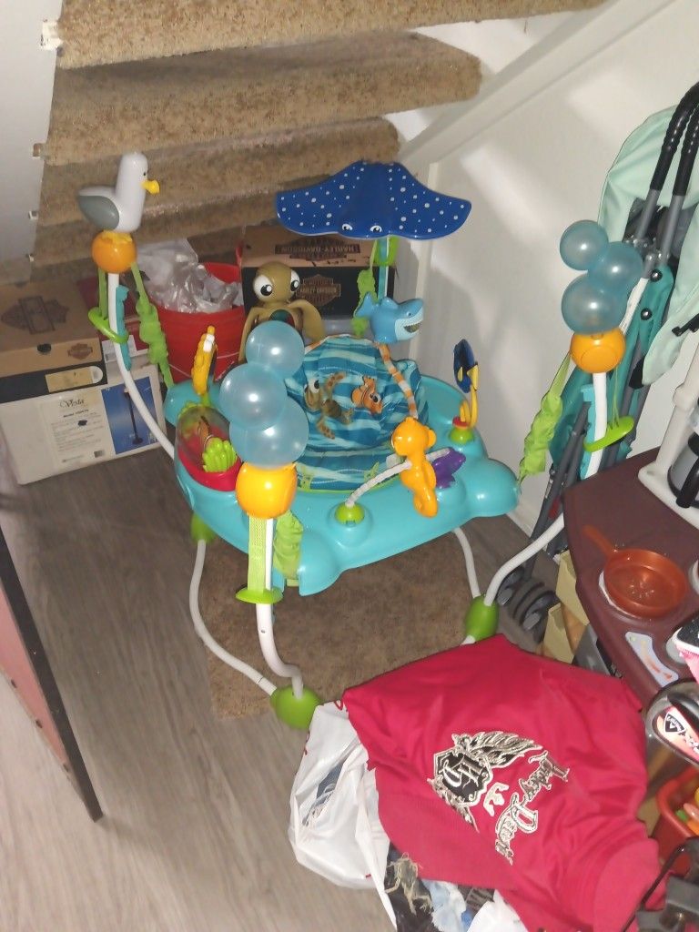 Adjustable Height Finding Nemo Jumper In Great Condition