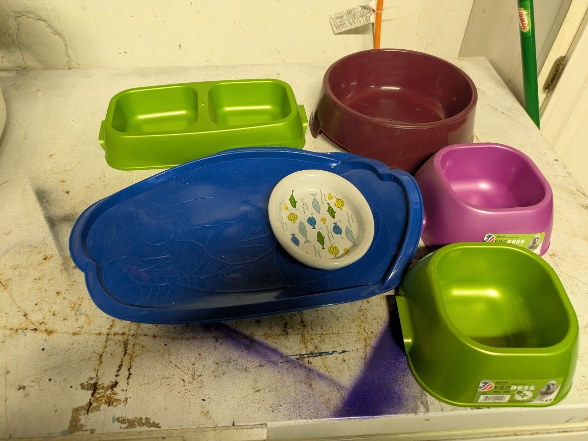 Pet Bowls.