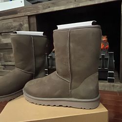 Ugg - Women’s Size 8 - Classic Short II Boots - Grey Suede