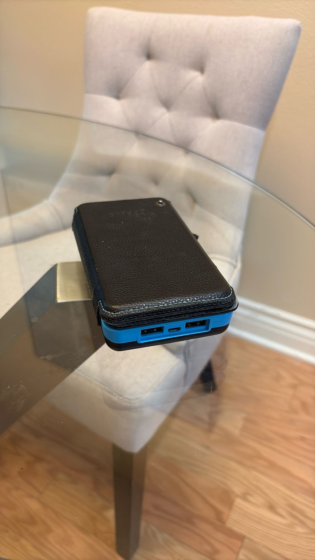 Feelle HI-S025 Solar Charger