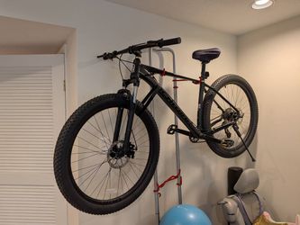 Schwinn Axum 29er. MOUNTAIN BIKE WITH DISC BRAKES