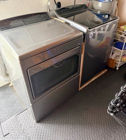 Whirlpool Washer and Dryer Set