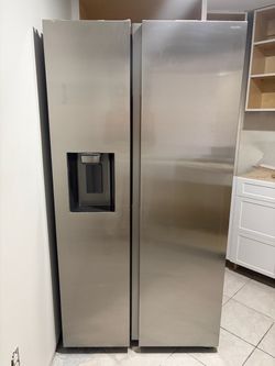 2025 Samsung side by side refrigerator