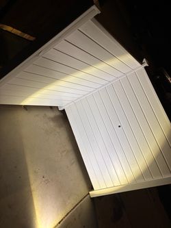 White vinyl fence