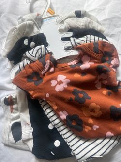 Carter’s bodysuit Newborn