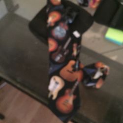 Martin guitar II tie