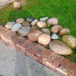 Great LookingYard Stones