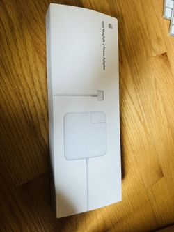 Like new - Apple 60W MagSafe2 Power Adapter