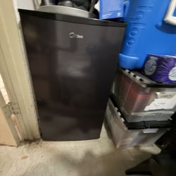 Midea Mini Fridge