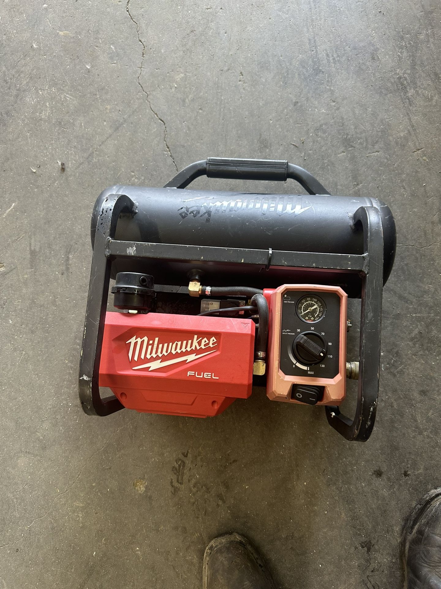 Milwaukee Air Compressor Con Batería De 5.0