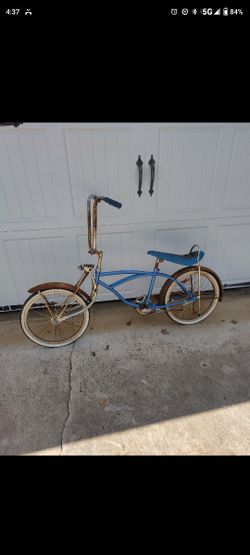 vintage Schwinn Sting-Ray Lowrider bicycle