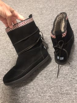 Like new Toms boots women’s size 8