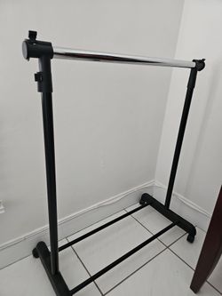 Adjustable Rolling Garment Rack, Chrome & Black. Pre-owned.