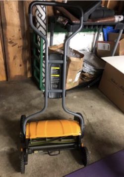 17" Fiskars Stay Sharp Push Mower