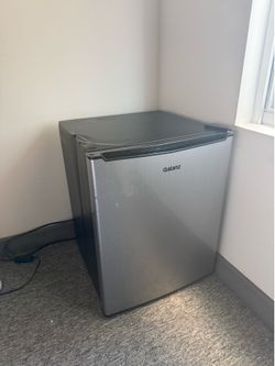 NEW MINI FRIDGE