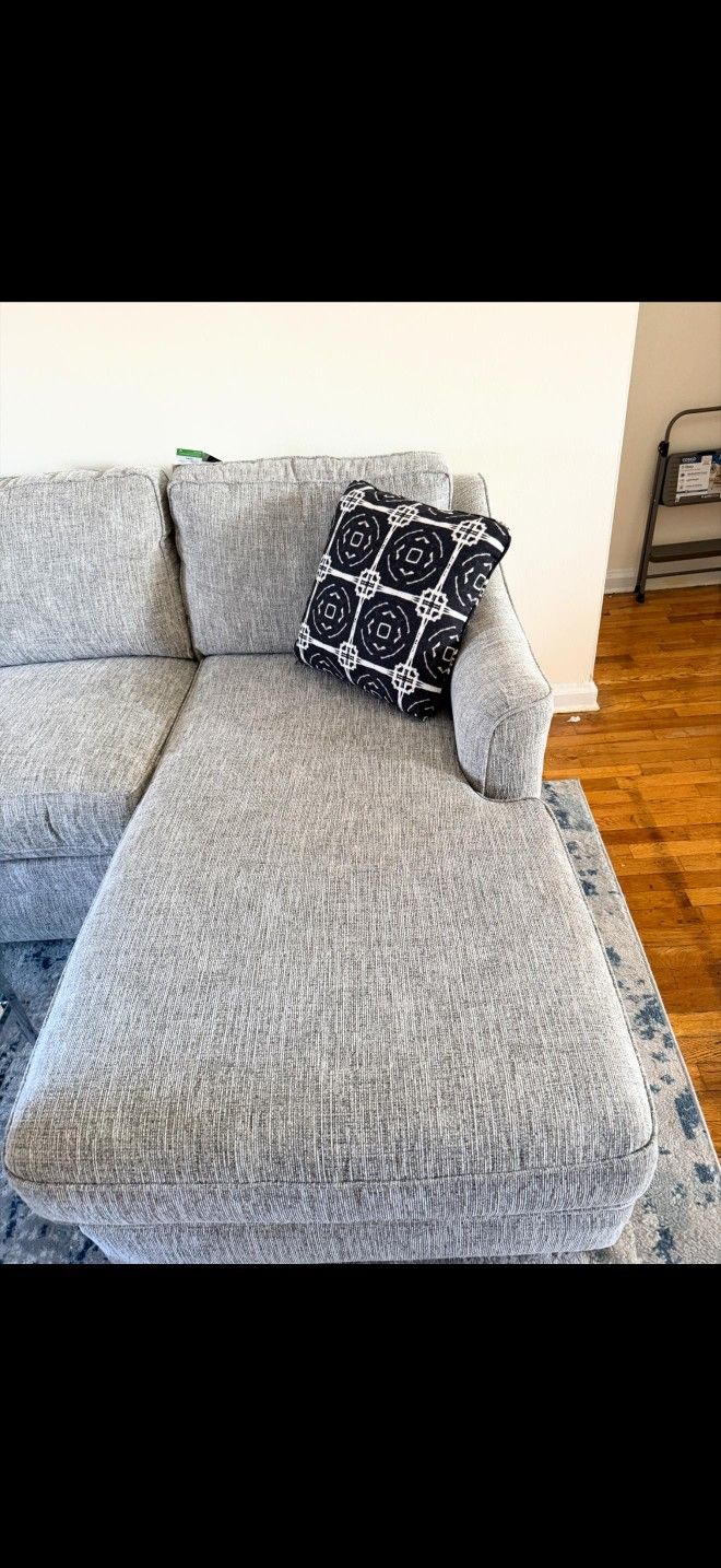 Couch Perfect Condition Practicaly New Available For Pickup