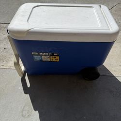 Igloo Rolling Cooler