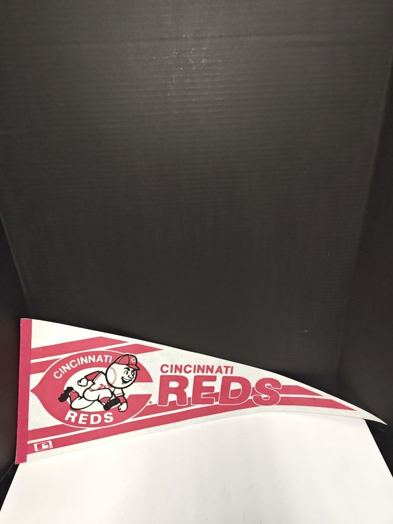 Vintage Cincinnati Reds Baseball Felt Pennant MLB Official License Mancave Decor