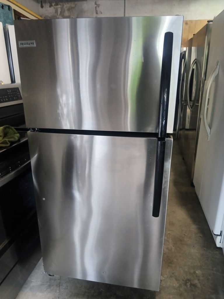 Frigidaire Refrigerator Top And Bottom Stainless Steel Works Good 👍