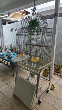 Jaula Gris Para Aves En Buenas Condiciones