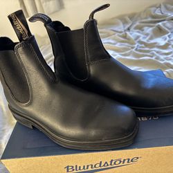 Blundstone Dress Boots// Women