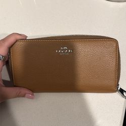 Long zip around wallet