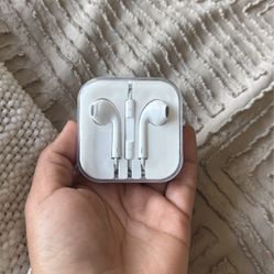 Apple Headphones Brand New 