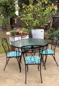 VINTAGE WROUGHT IRON PATIO SET