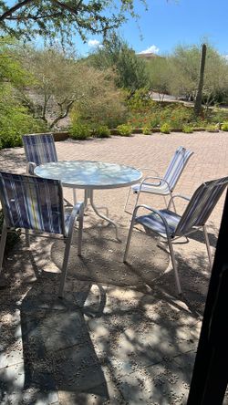 5 Items Vintage Round Aluminum Patio Table with Glass Top With 4 Aluminum Chairs– Mid-Century Outdoor Dining Tabl